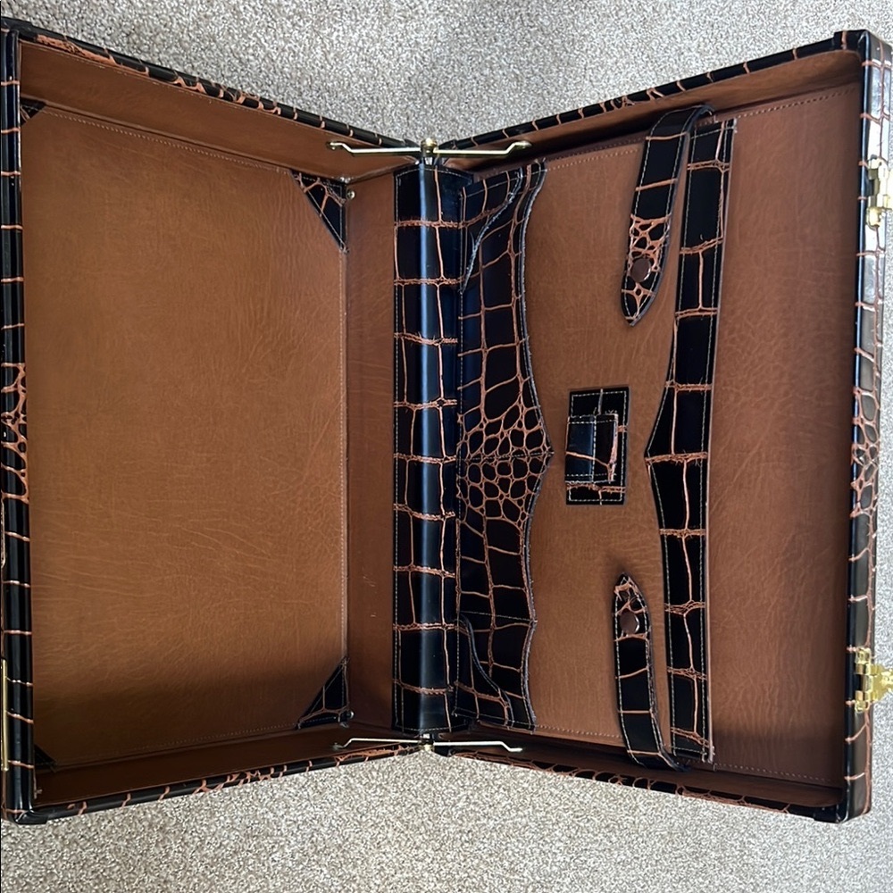 Elegant Black and Brown Crocodile Pattern Briefcase - Picture 13 of 16